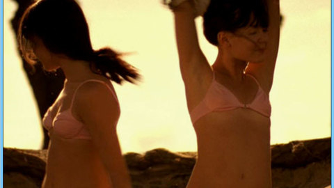 Pic: Emma Lung in Peaches