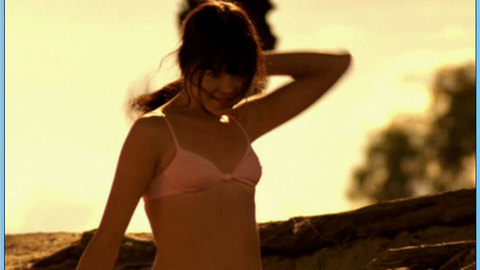 Pic: Emma Lung in Peaches