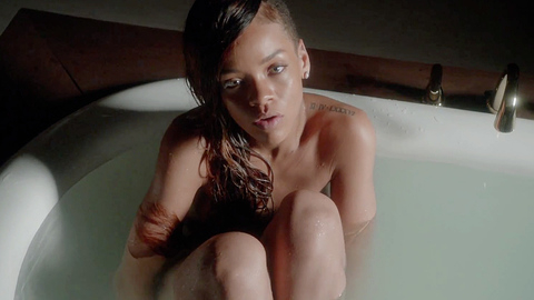 Pic: Rihanna in Stay