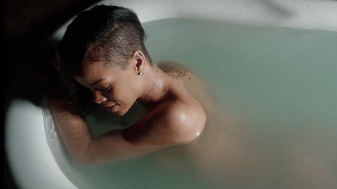 Pic: Rihanna in Stay