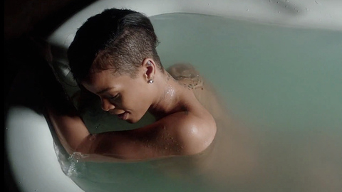 Pic: Rihanna in Stay