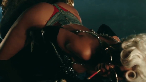 Pic: Rihanna in Pour It Up