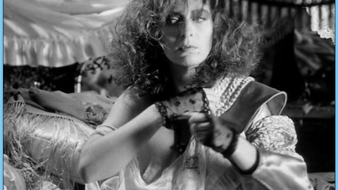 Pic: Michele Valley in Singapore Sling