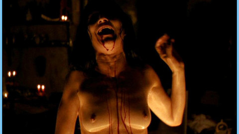 Pic: Débora Muniz in Small Gauge Trauma