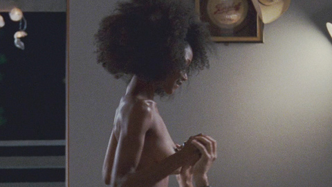 Pic: Yaya DaCosta in The Kids Are All Right
