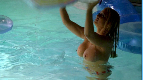 Pic: Dita de Leon in Bottoms Up