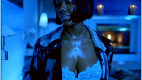 Pic: Taral Hicks in Belly