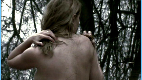 Pic: Nadja Brand in Broken