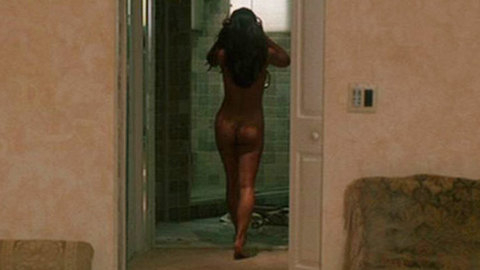 Pic: San San in Shottas