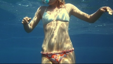 Pic: Zoe Naylor in The Reef