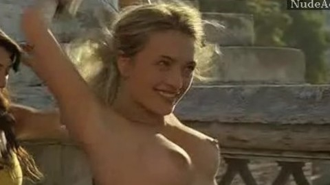 Pic: Carolina Crescentini in Notte prima degli esami - Oggi