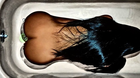 Pic: Kim Kardashian in Keeping Up with the Kardashians