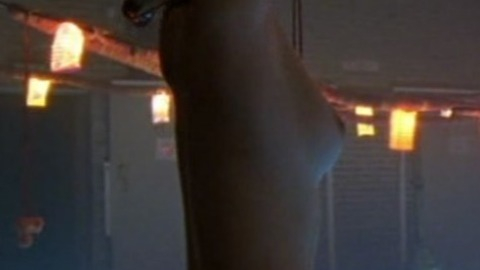 Pic: Yasmin Kerr in 40