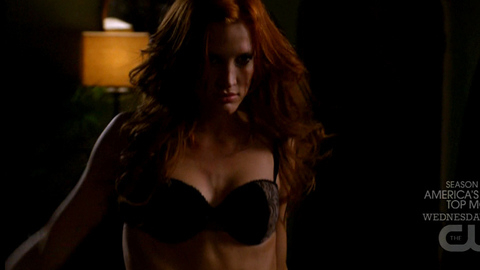 Pic: Ashlee Simpson-Wentz in Melrose Place