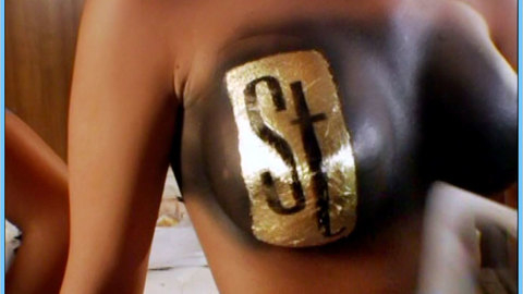 Pic: Molly Shea in Sunset Tan