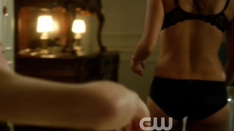 Pic: Stephanie Jacobsen in Star-Crossed