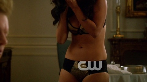 Pic: Stephanie Jacobsen in Star-Crossed