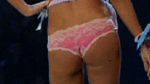 Pic: Miranda Kerr in The Victoria's Secret Fashion Show 2012