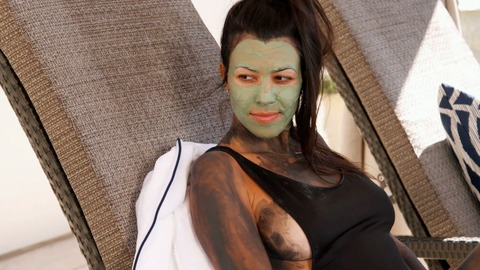 Pic: Kourtney Kardashian in Keeping Up with the Kardashians