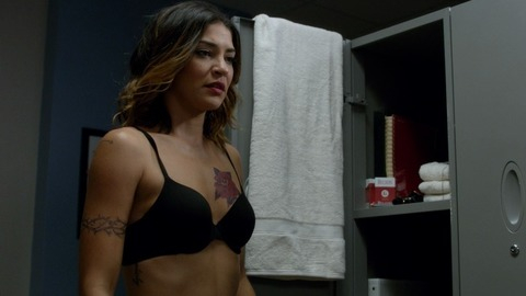 Pic: Jessica Szohr in Complications