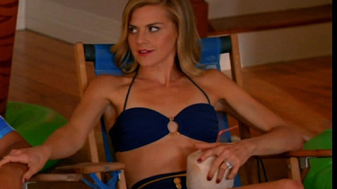 Pic: Eliza Coupe in Happy Endings