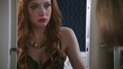 Pic: Karen Gillan in Selfie