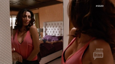 Pic: Necar Zadegan in Girlfriends' Guide to Divorce