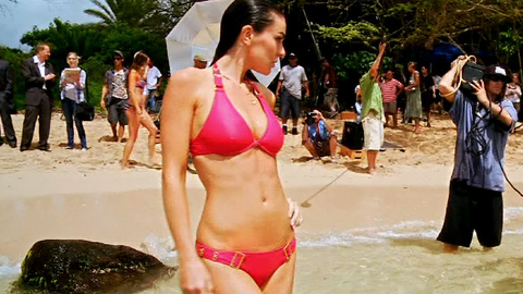 Pic: Serinda Swan in Hawaii Five-0