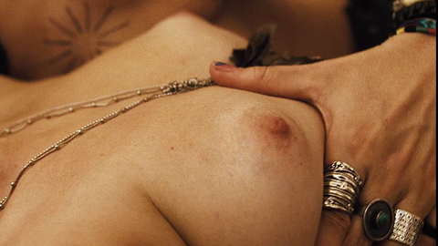 Pic: Nathalia Dill in Paraísos Artificiais
