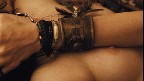 Pic: Nathalia Dill in Paraísos Artificiais