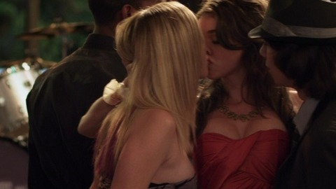 Pic: Dreama Walker in Date and Switch