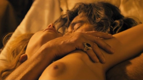 Pic: Nora Arnezeder in Angélique