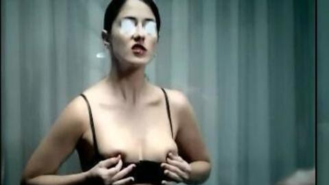 Pic: Paola Iezzi in Kamasutra