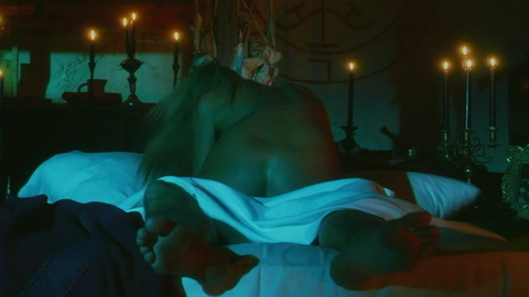 Pic: Lisa Belle in The Theatre Bizarre