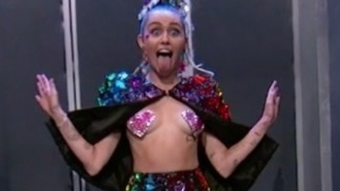 Pic: Miley Cyrus in Jimmy Kimmel Live!