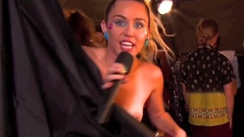 Pic: Miley Cyrus in MTV Video Music Awards