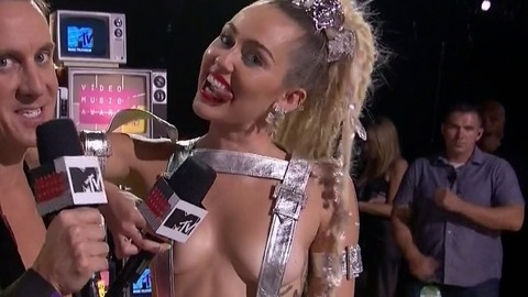 Pic: Miley Cyrus in MTV Video Music Awards