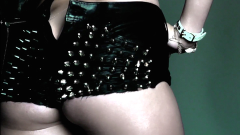 Pic: Miley Cyrus in V Magazine Photo Shoot 2013