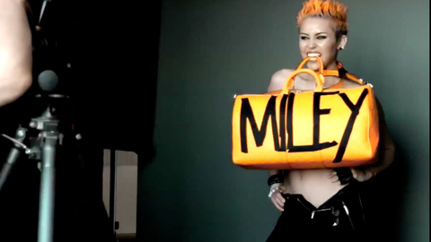 Pic: Miley Cyrus in V Magazine Photo Shoot 2013