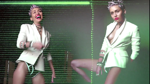 Pic: Miley Cyrus in V Magazine Photo Shoot 2013