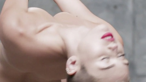 Pic: Miley Cyrus in Wrecking Ball