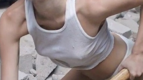 Pic: Miley Cyrus in Wrecking Ball