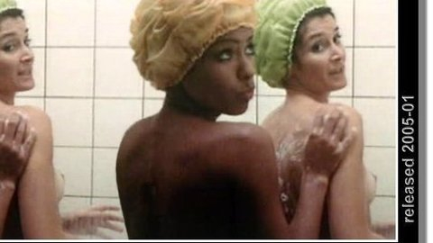 Pic: Gitty Djamal in Salto Mortale