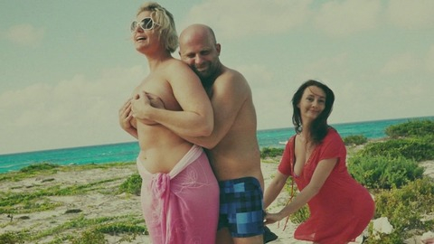 Pic: Marika Sarah Procházková in 4Some