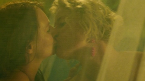 Pic: Marika Sarah Procházková in 4Some