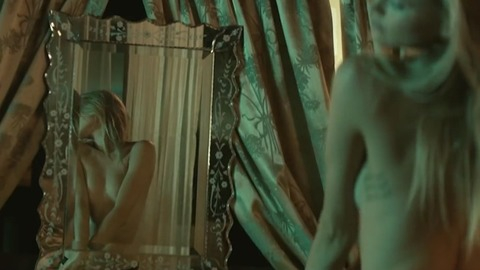 Pic: Behati Prinsloo in Maroon 5 - Animals