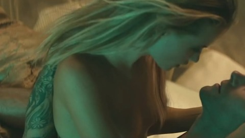 Pic: Behati Prinsloo in Maroon 5 - Animals