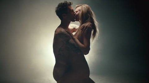 Pic: Behati Prinsloo in Maroon 5 - Animals