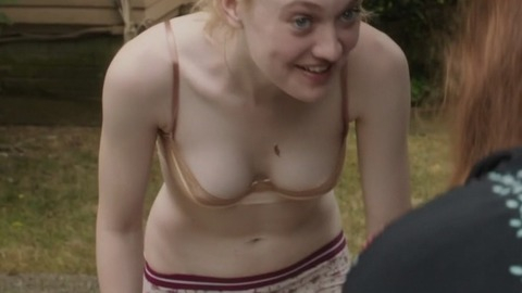 Pic: Dakota Fanning in Very Good Girls (2013)