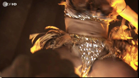 Pic: Ligia Manuela Lewis in Hotel Adlon (2013)